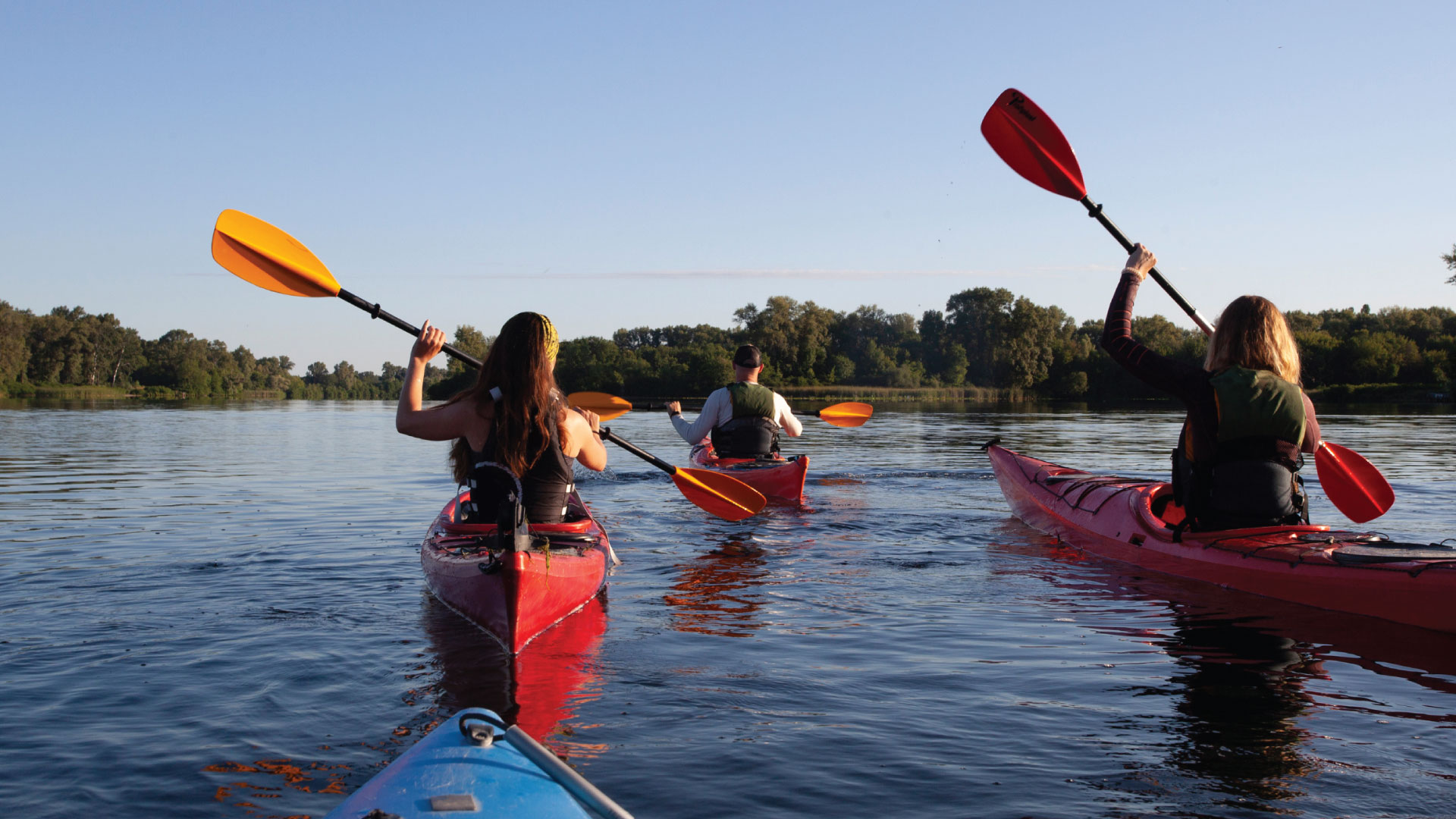 A group canoeing